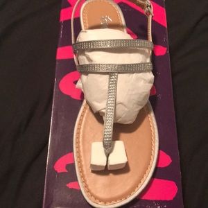 Embellished silver sandal. Size 11.
